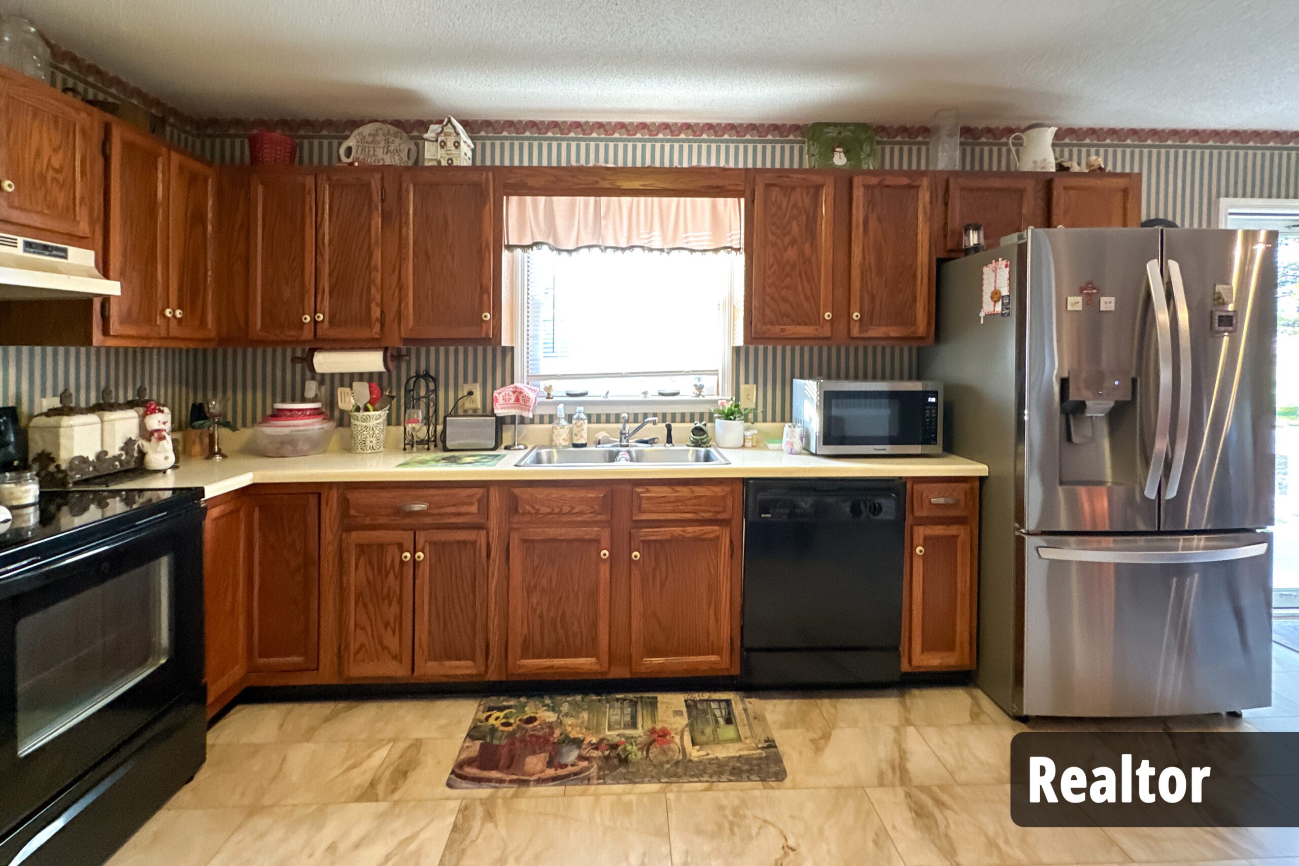 Before Decluttering, Agent provided